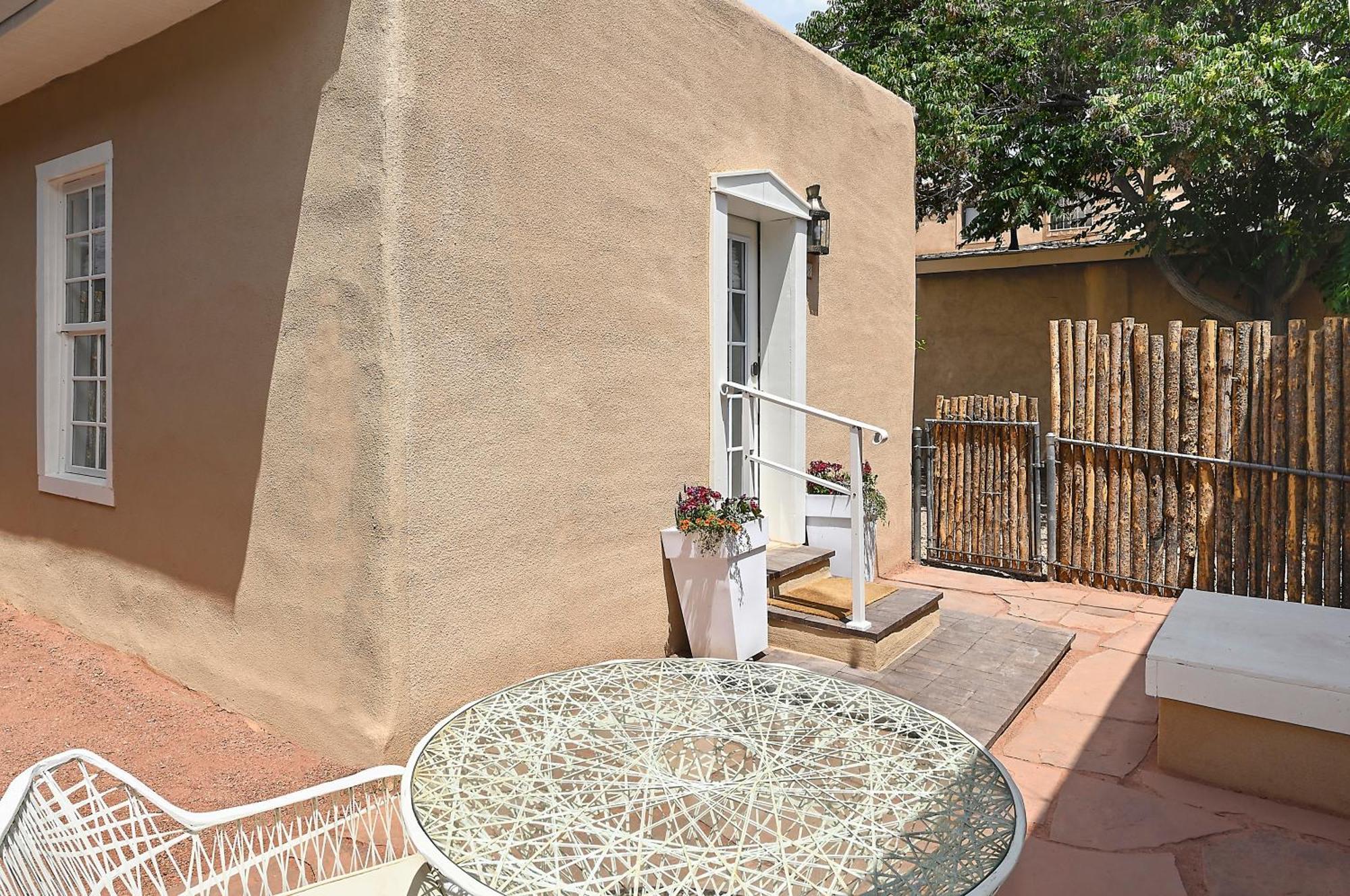 Dos Hermanas Casita 8 Downtown Courtyard Patio Santa Fe Exterior photo